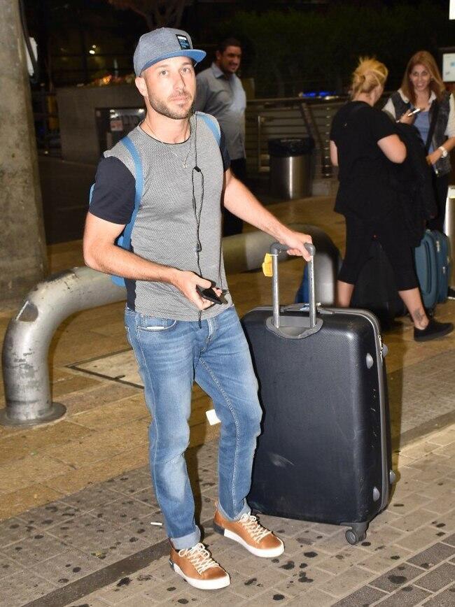 כמה קרוב. יונתן רונן הרווק המבוקש מ"כמה רחוק" בביקור מולדת (צילום: צ'ינו) כמה קרוב. יונתן רונן הרווק המבוקש מ"כמה רחוק" בביקור מולדת