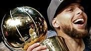 סטפן קרי עם הגביע