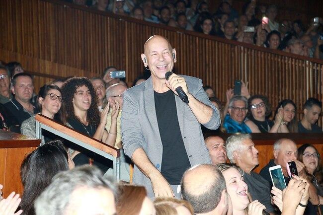צעיר לנצח. רמי קלינשטיין חוגג 30 שנות קריירה