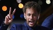 ניימאר לאחר הנחיתה בסוצ'י לקראת המונדיאל