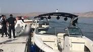 תאונה בין אופנוע ים לסירה גבר נפגע מסירה בחוף הטרפז בטבריה