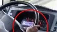 נהג בקו 365 בירושלים צופה במשחק מונדיאל