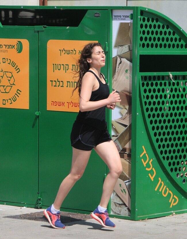 סבל זה לגמרי דבר מובן (צילום: מוטי לבטון) סבל זה לגמרי דבר מובן