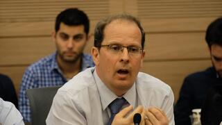 רז נזרי