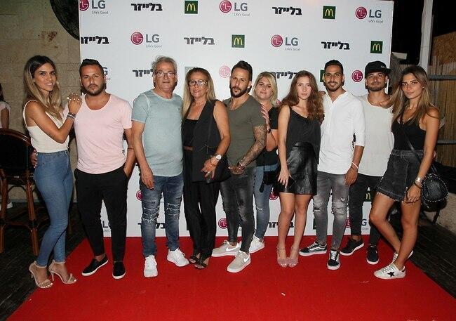 אבא בא, סבא בא, אריה מכפר סבא בא. הבוזגלוס (צילום: ראובן שניידר) אבא בא, סבא בא, אריה מכפר סבא בא. הבוזגלוס