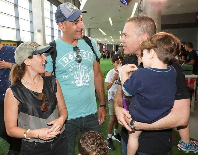 מתחככים. ארדן וקובי מימון (צילום: רפי דלויה) מתחככים. ארדן וקובי מימון