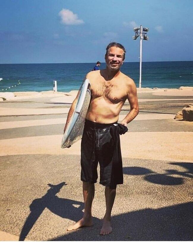 איזה חוף זה? כי אנחנו בדרך! יובל בנאי (צילום מסך) איזה חוף זה? כי אנחנו בדרך! יובל בנאי