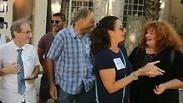עורכי טקסים ממרכז הויה מסגירים עצמם למשטרה בתל אביב