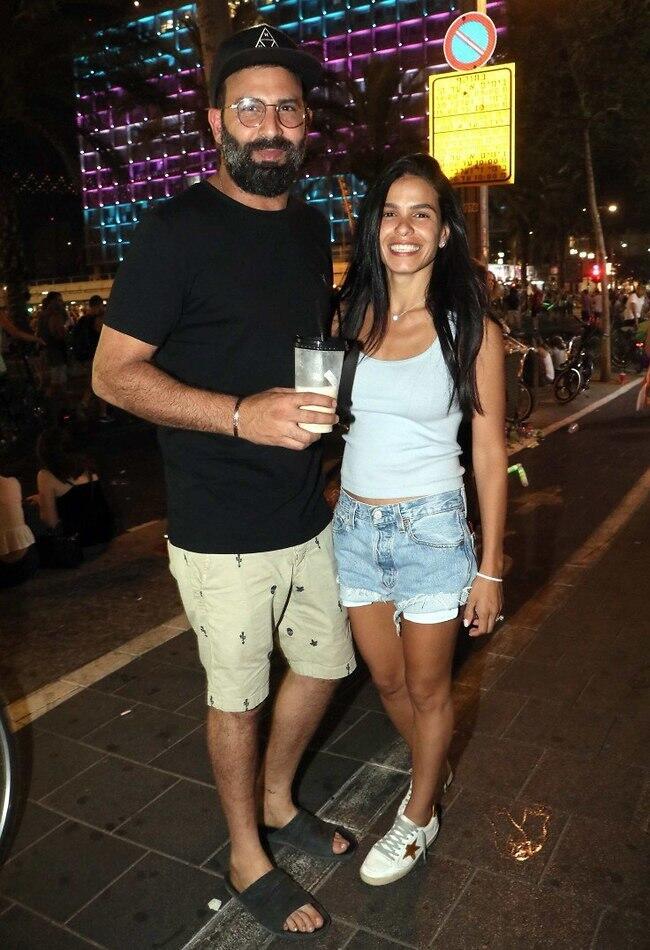 הכי תומכים. מיכל הקטנה ובעלה ניר ויצמן (צילום: אמיר מאירי) הכי תומכים. מיכל הקטנה ובעלה ניר ויצמן