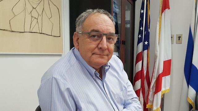 "בני המשפחות אסירי תודה על היוזמה". פרופ' רוטשטיין (צילום: יעל פרידסון) "בני המשפחות אסירי תודה על היוזמה". פרופ' רוטשטיין