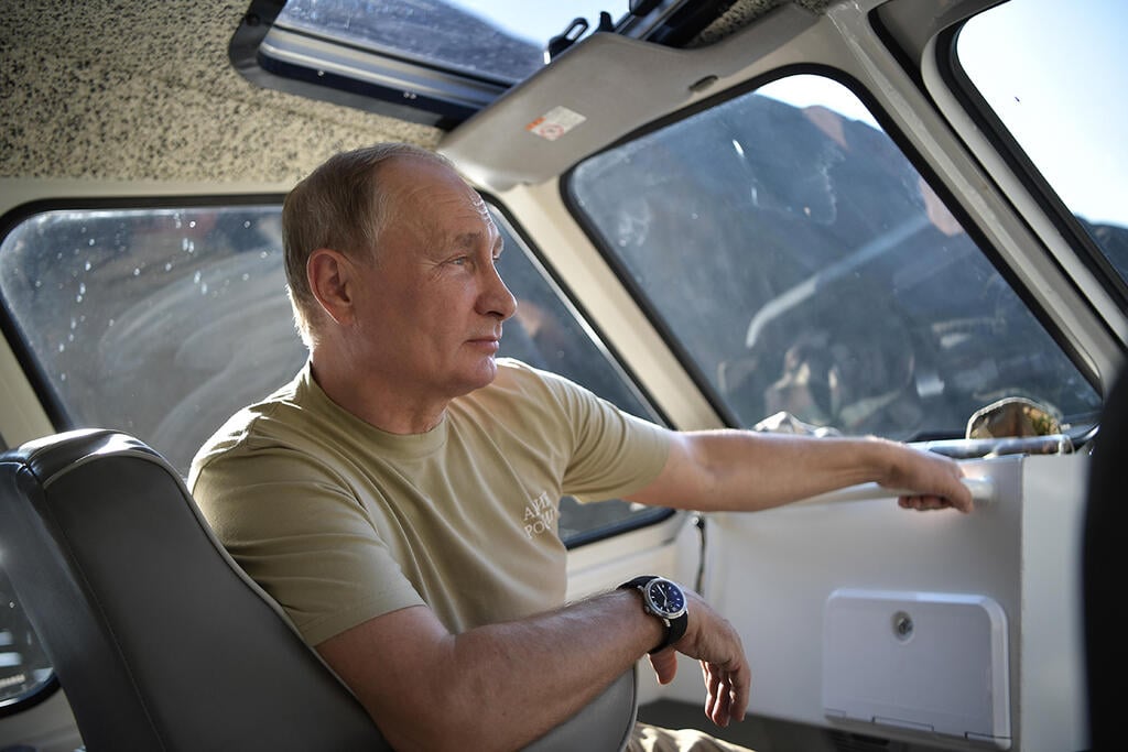 Putin vacationing in Siberia (Photo: EPA) נשיא רוסיה ולדימיר פוטין חופשת קיץ רפובליקת טובה סיביר