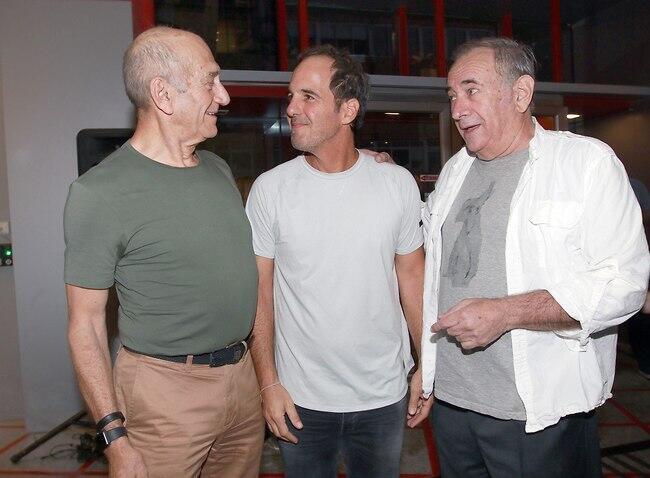 מופתעים? דבל'ה גליקמן, נבו קמחי ואהוד אולמרט (צילום: ענת מוסברג) מופתעים? דבל'ה גליקמן, נבו קמחי ואהוד אולמרט