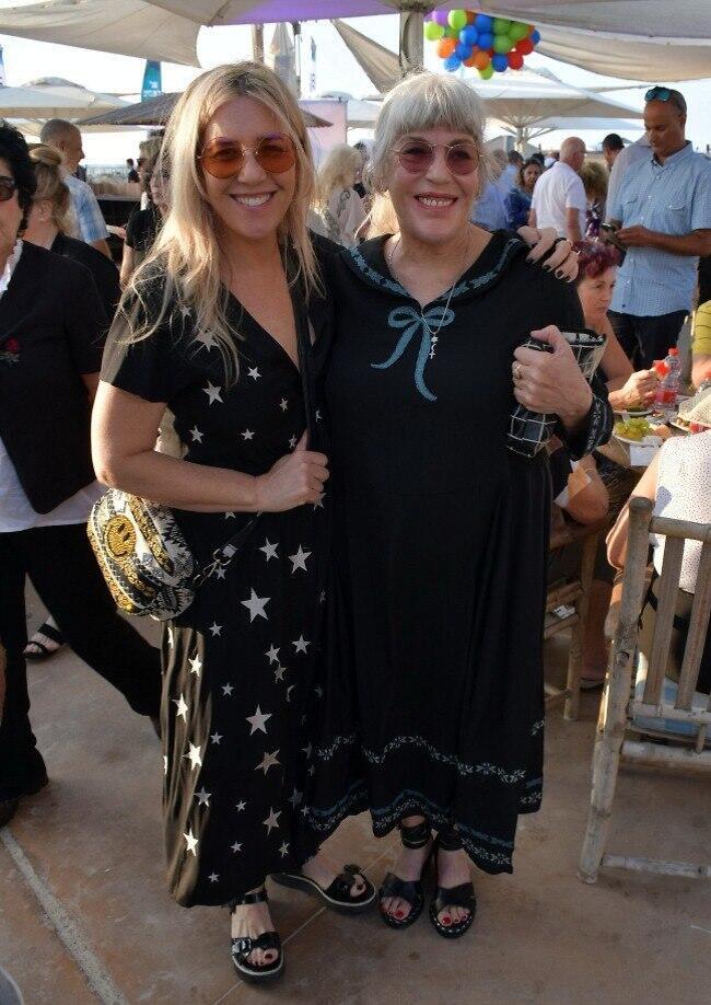 במצב רוח טוב. טובה'לה ונעמה חסין