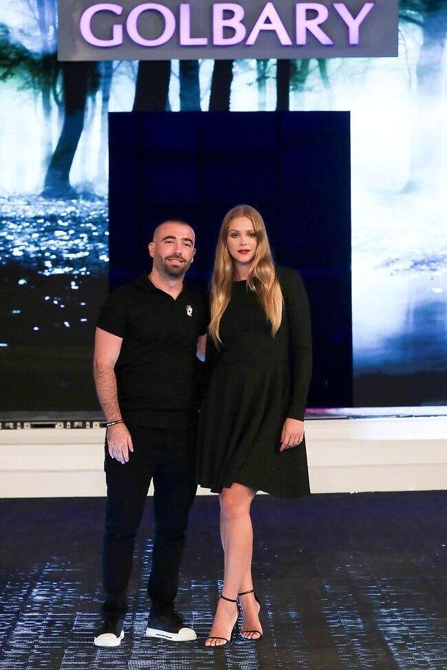 נתנו לנו בדואט. אסתי גינזבור ועומר אדם (צילום: אלעד גוטמן) נתנו לנו בדואט. אסתי גינזבור ועומר אדם