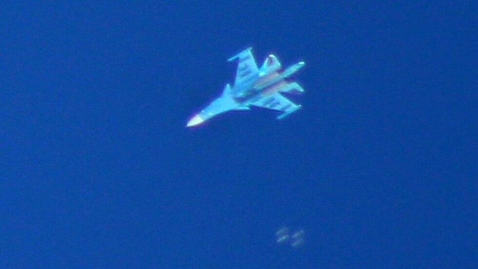 A Sukhoi Su-34 attack aircraft above Syria's Idlib region (Photo: AFP) הפצצת חיל האוויר הרוסי באידליב שבסוריה