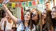 חובת הסלפי תגיע גם בסיורים האלה