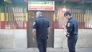 פקחי העירייה באים לסגור את המסעדה בירושלים