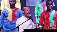 יונתן רזאל עם Mzansi youth choir. ההתרגשות באוויר