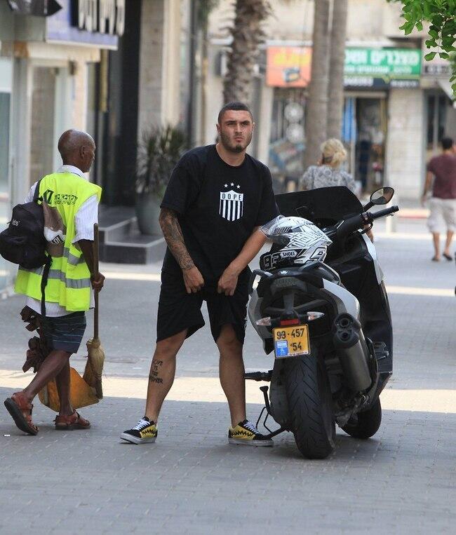צמוד? נדב גדג' (צילום: מוטי לבטון) צמוד? נדב גדג'