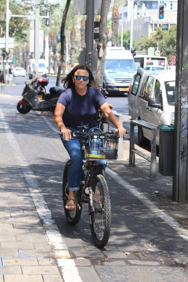 זה מתחיל בחצי חיוך (צילום: מוטי לבטון) זה מתחיל בחצי חיוך
