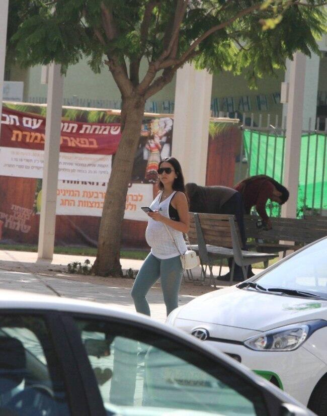כבר התרגלנו לבטן. אורטל עמר (צילום: מוטי לבטון) כבר התרגלנו לבטן. אורטל עמר