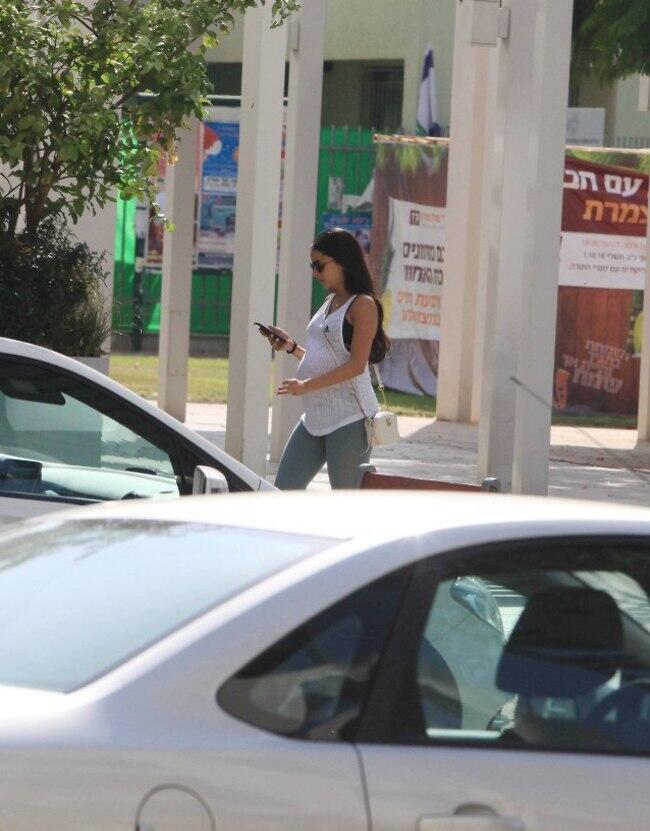 היא מתה על הפפראצי (צילום: מוטי לבטון) היא מתה על הפפראצי