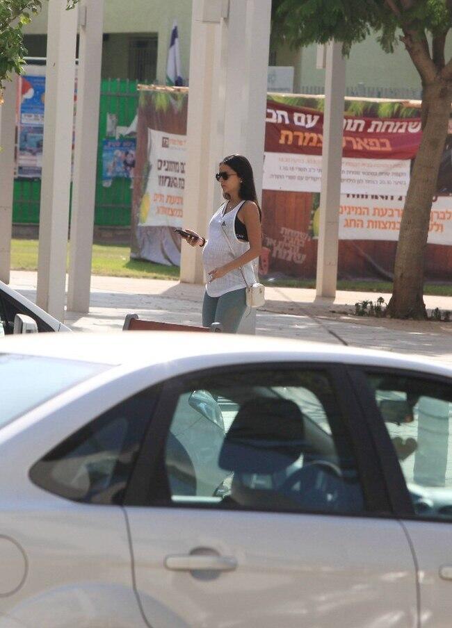 יד על הבטן זה מאסט (צילום: מוטי לבטון) יד על הבטן זה מאסט