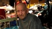 מקלט חסרי בית בודפשט הונגריה חוק נגד הומלס הומלסים ישנים ב ספסל ספסלים