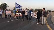 הפגנה מחאה תושבי עוטף עזה מעבר כרם שלום חסימת כביש מעבר משאיות דלק