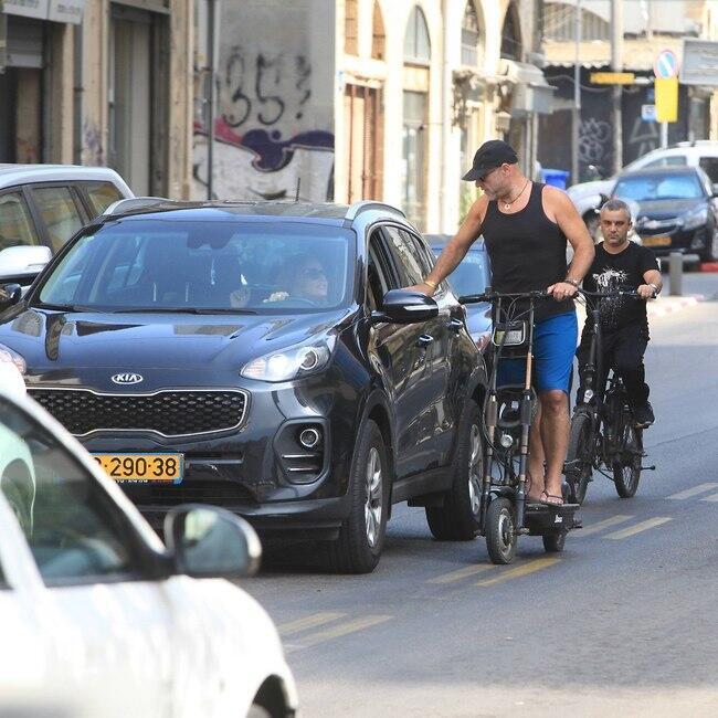מחלק טלפונים. דביר בנדק