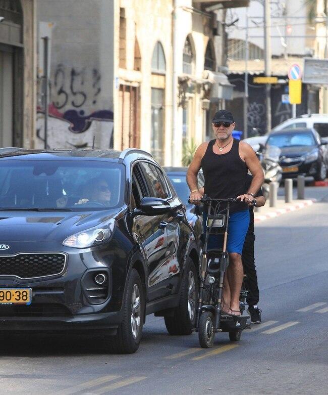 ומה עם קסדה מר בנדק?