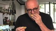 ארז קומרובסקי מכין פסטליקוס