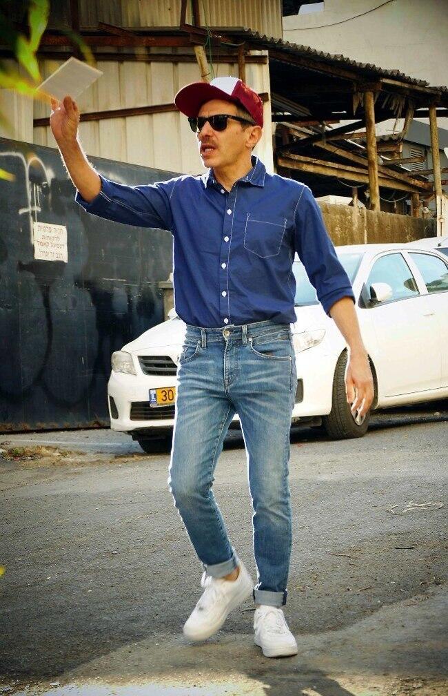 הכובע זה חלק מדמות? יובל סמו (צילום: אמיר מאירי) הכובע זה חלק מדמות? יובל סמו