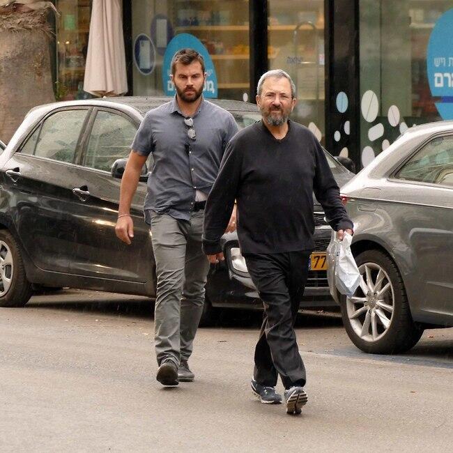 תראו איך הוא כבר רגיל אלינו (צילום: אמיר מאירי) תראו איך הוא כבר רגיל אלינו
