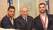 בנימין נתניהו עם נבחרת הג'ודו