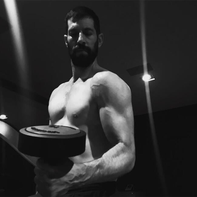 רואים שאתה עובד על השרירים. חיים אתגר