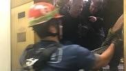 מעלית צנחה נתקעה מגדל הנקוק שיקגו ארה"ב חילוץ קומות