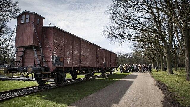 קרון רכבת מקורי ממלחמת העולם השניה באתר זיכרון מחנה מעבר וסטרבורק הולנד