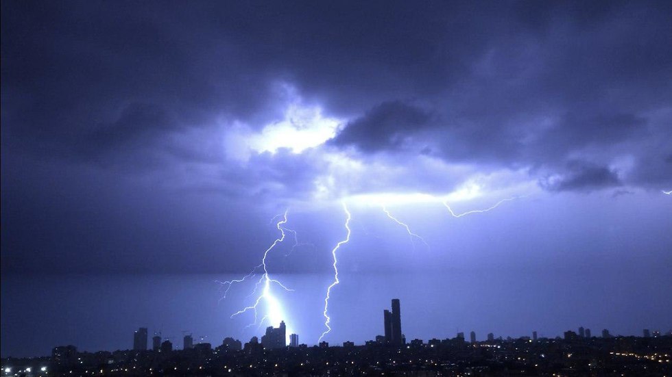 Storm above Holon (Photo: David Michaeli) Storm above Holon