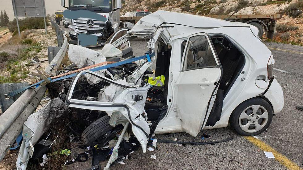 ארכיון. תאונה בכביש חוצה בנימין (צילום: מעטרת,דוברות כב"ה מחוז יו"ש) תאונת דרכים בכביש 465