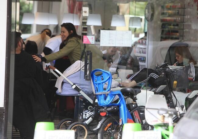 "יא מאמי, גם לך יש ציפורן חודרנית?". יעל גולדמן (צילום: מוטי לבטון) "יא מאמי, גם לך יש ציפורן חודרנית?". יעל גולדמן