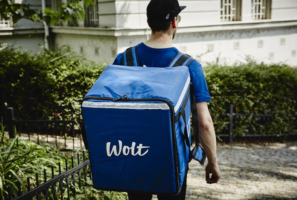 A Wolt food delivery worker (Photo: Courtesy) משלוחי אוכל ממסעדות wolt