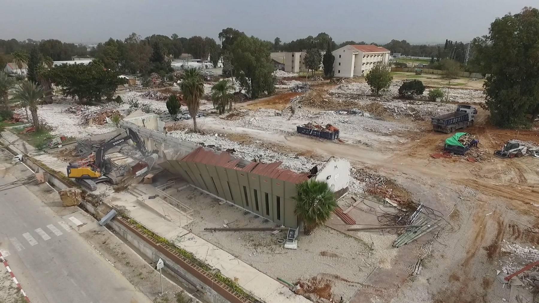 הריסה של בהד 20 במחנה צריפין
