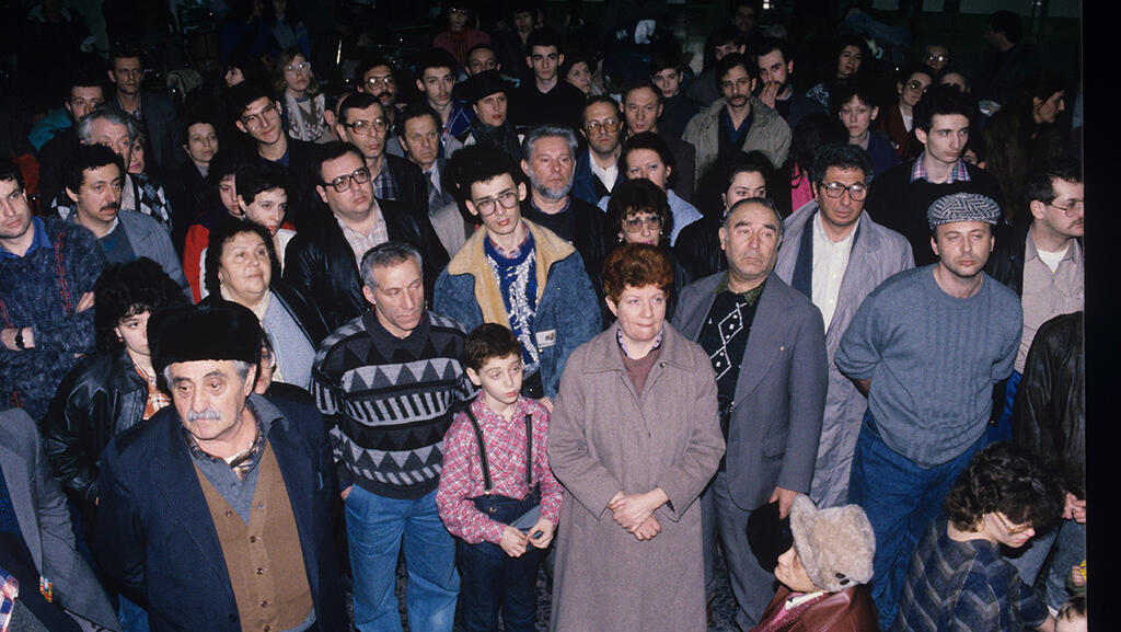 Immigrants from former Soviet Union arrive in Israel in 1990 (Photo: David Rubinger) ארכיון 1990 עולים מברית המועצות