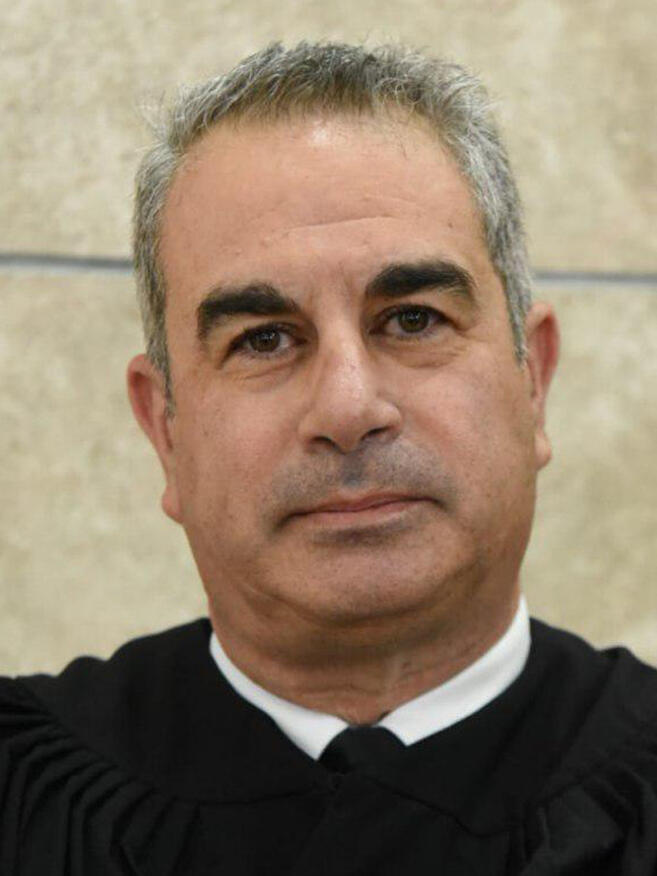 עו"ד שמואל ברזני