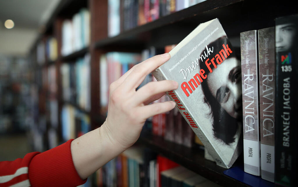 Anne Frank's diary at a bookstore in Zagreb, Croatia (Photo: AFP) יומנה של אנה פרנק חנות ספרים זאגרב קרואטיה
