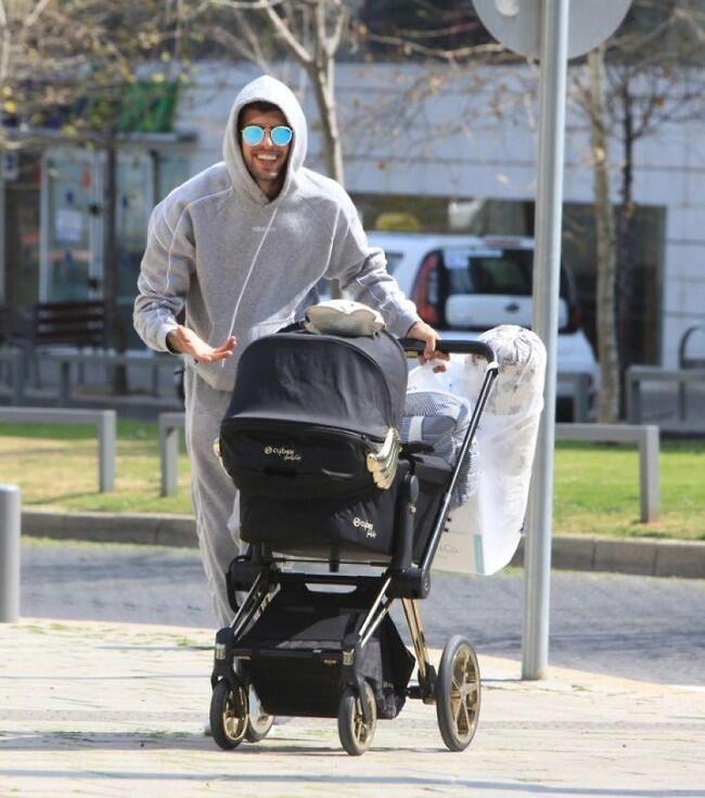 לא מתחרטת על הלידה. בן אל ובנו, תו פרינס