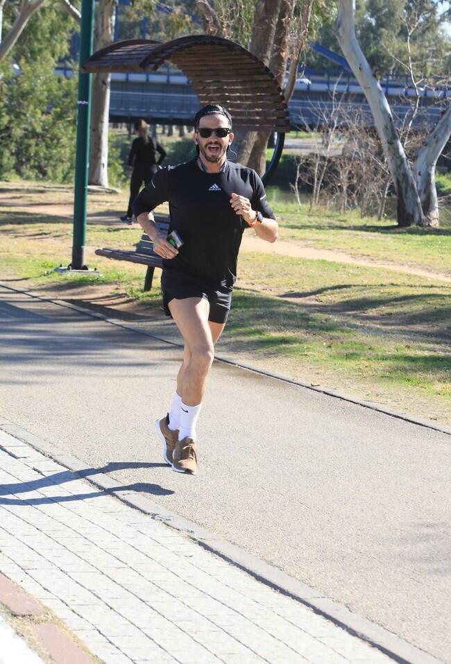 "תצלם מאמי, שכולם יראו שאני בכושר!"