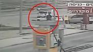 פקח משרד החקלאות מנסה להתלות על רכבו של מבריח הבשר