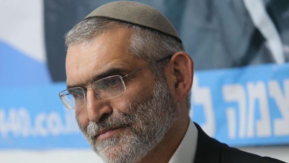 בן ארי. מזוז תמך בפסילתו (צילום: אלכס קולומויסקי) מיכאל בן ארי בהצהרה לאחר פסילתו